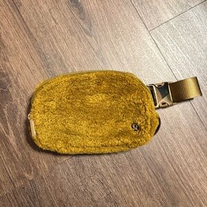 NWOT Lululemon Brown/Gold Belt Bag